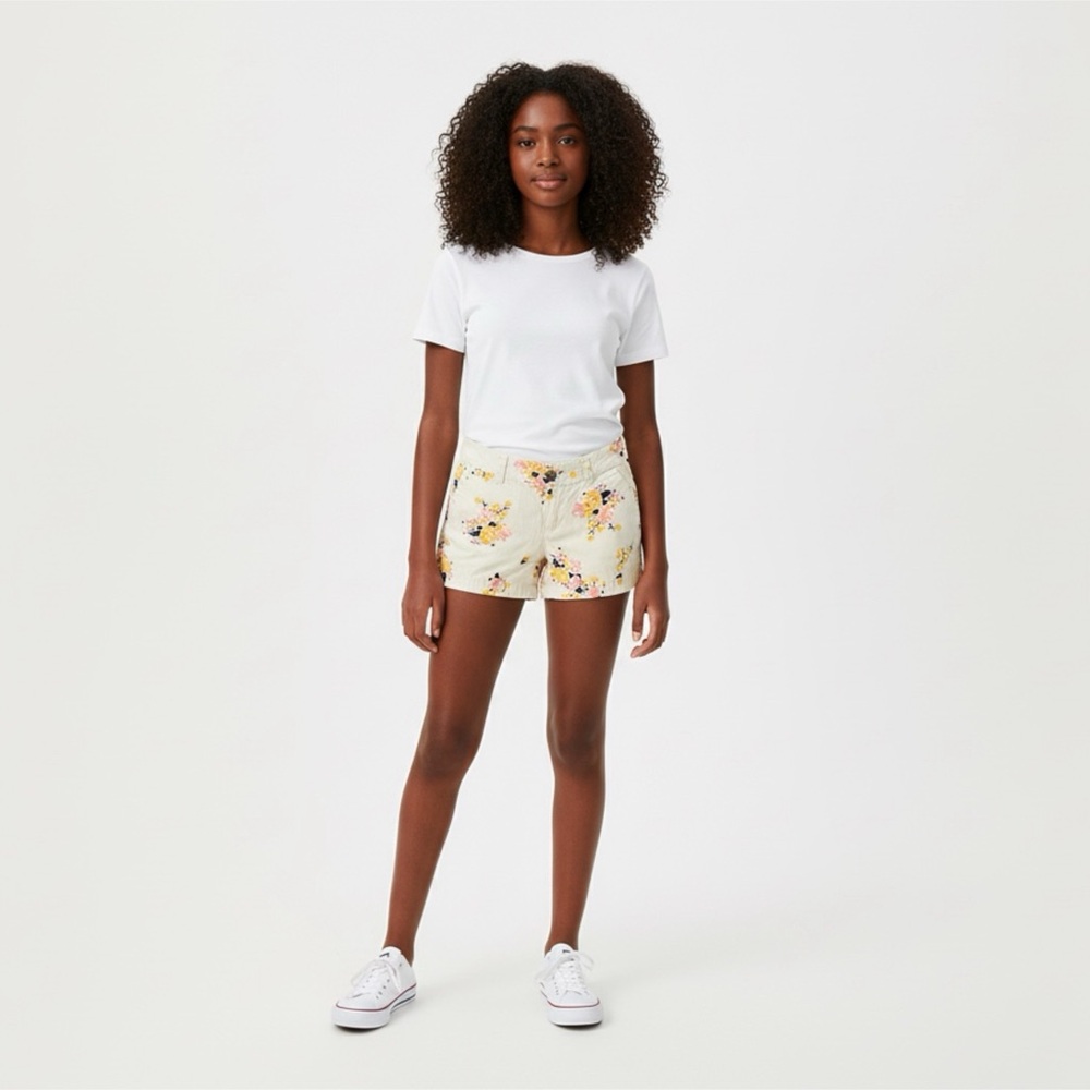 💐 Old Navy Shorts~Women's Sz 0~White/Bright Floral Pattern~Low-Rise~3.5” inseam